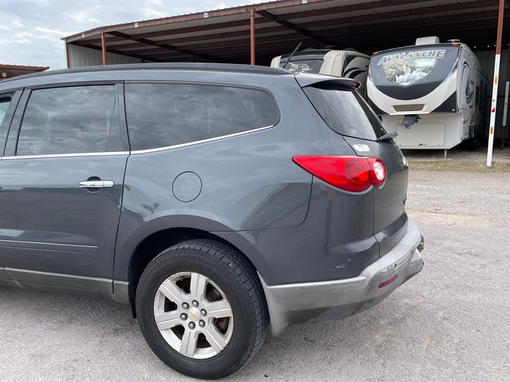 2010-chevrolet-traverse-image-14