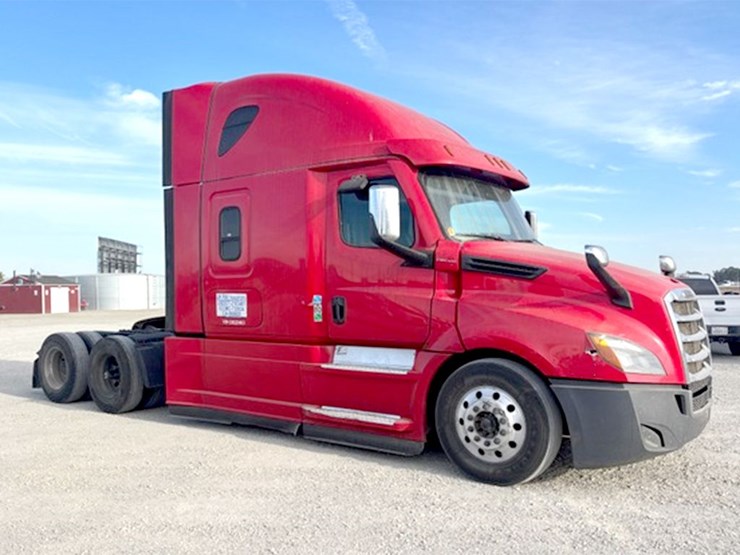 2020-freightliner-cascadia-126-image-1