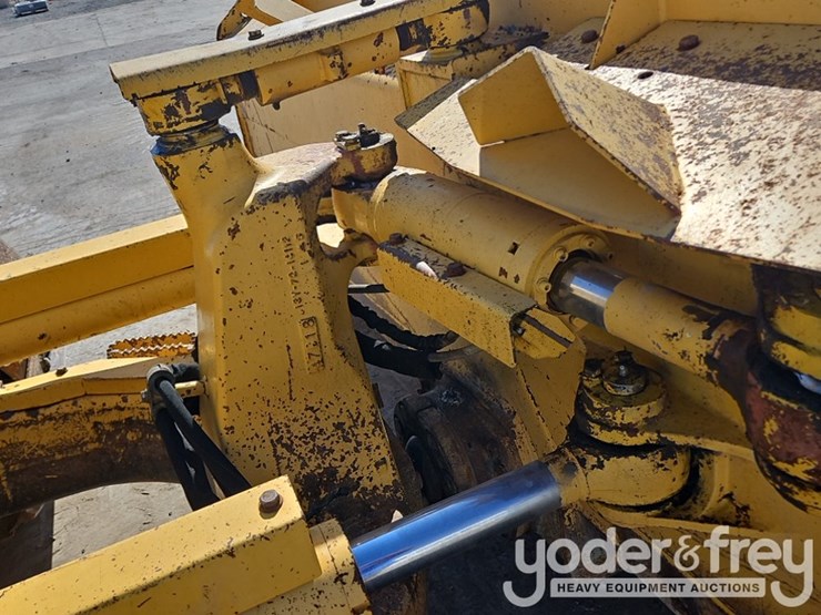 2015-komatsu-d61pxi-23-image-11