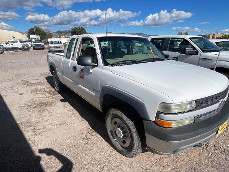 2002-chevrolet-silverado-2500-image-2
