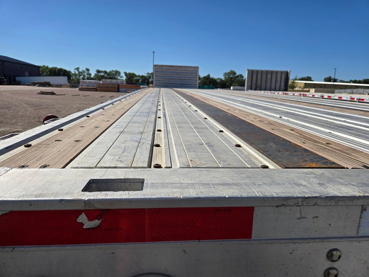 2013-great-dane-flatbed-image-7