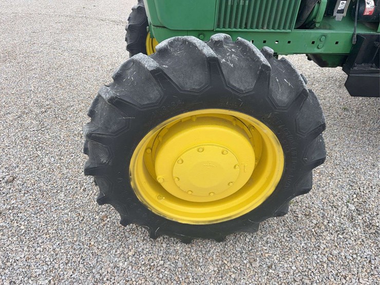 john-deere-3020-image-12