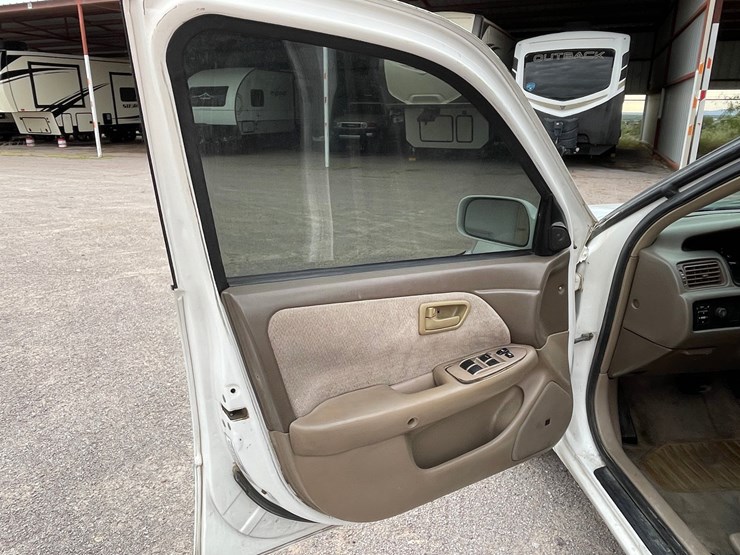 #2768-•-2001-toyota-camry-(title-in-delay)-image-31