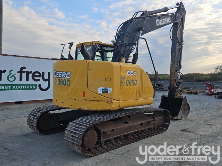 2016-deere-135g-image-5