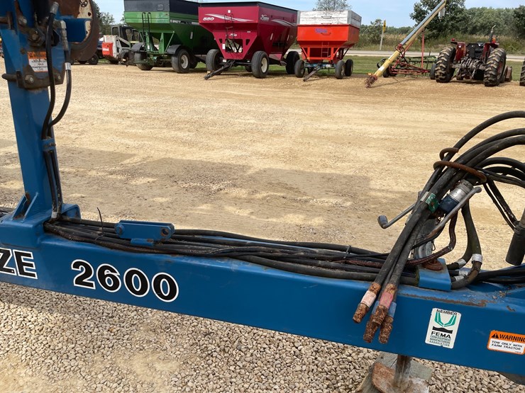 #1275-•-kinze-12'-corn-planter-image-9