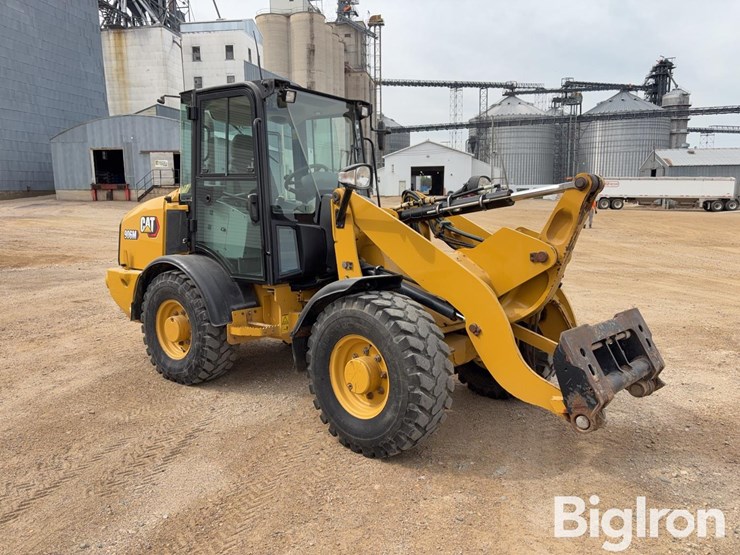 2017-caterpillar-906m-image-3
