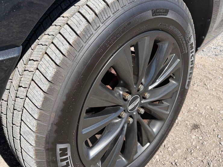 2015-lincoln-navigator-image-11