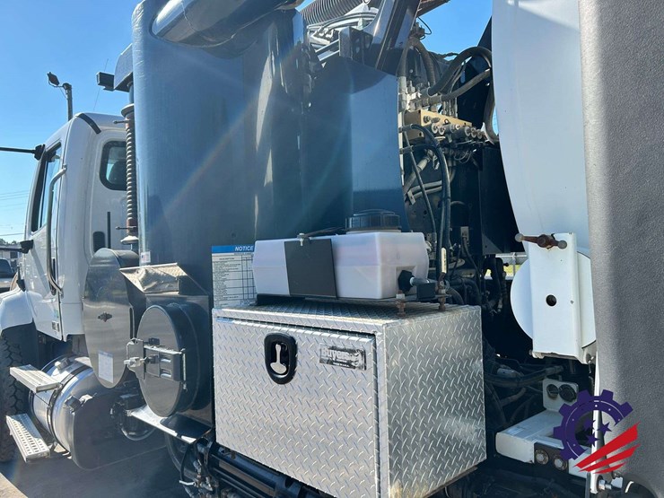 2019-freightliner-114sd-image-75