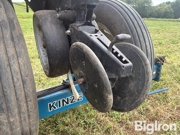 1998-kinze-2600-image-12