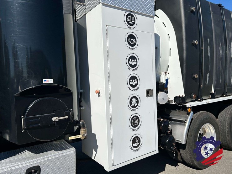2020-peterbilt-567-image-59