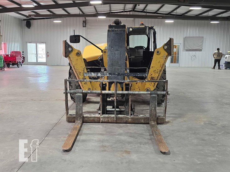 2018-caterpillar-tl943d-image-7