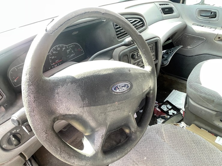 #2774-•-2001-ford-aerostar-van-(has-nm-title)(offsite-at-nmsu)-image-27