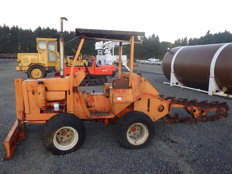 ditch-witch-r30-image-2