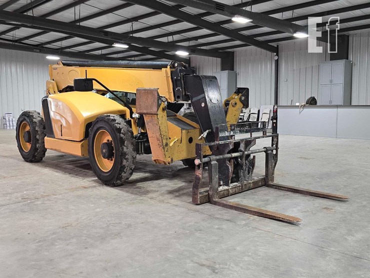 2018-caterpillar-tl943d-image-2