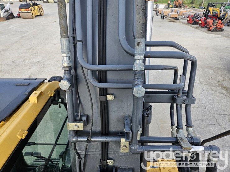 2016-deere-135g-image-13