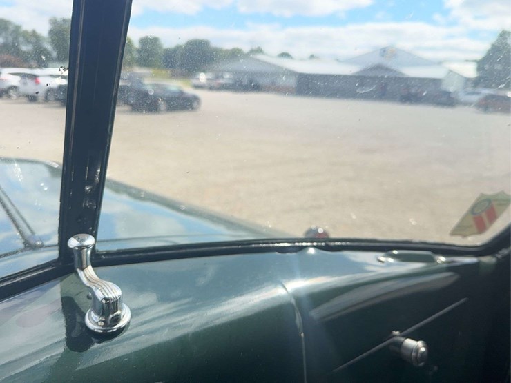 exceptional-international-kb-7-truck-with-fifth-wheel-hitch-image-88