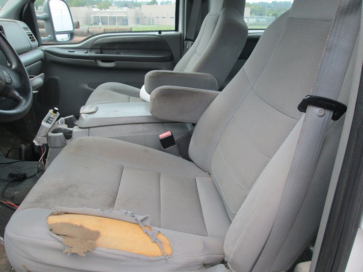 2004-ford-f350-image-28