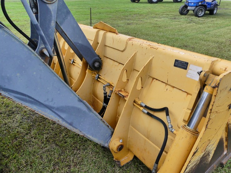 2015-deere-410l-image-19