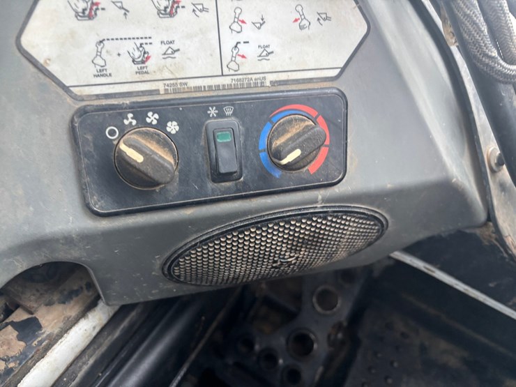 2015-bobcat-t770-image-47