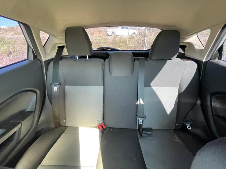 #2761-•-2016-ford-fiesta-passenger-car-(title-in-delay)-image-29