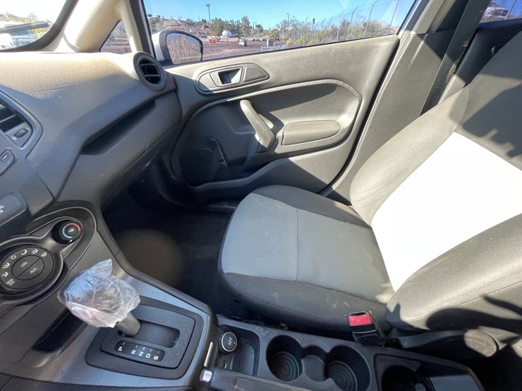 #2761-•-2016-ford-fiesta-passenger-car-(title-in-delay)-image-28