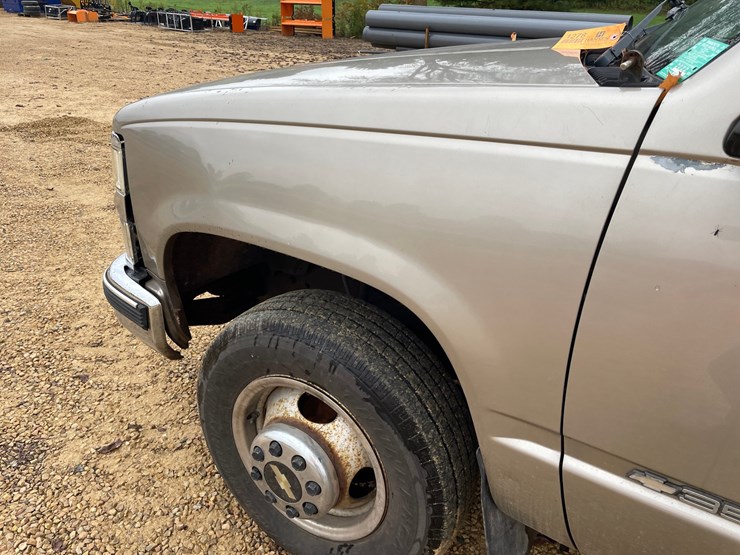 2000-chevrolet-silverado-3500-image-39