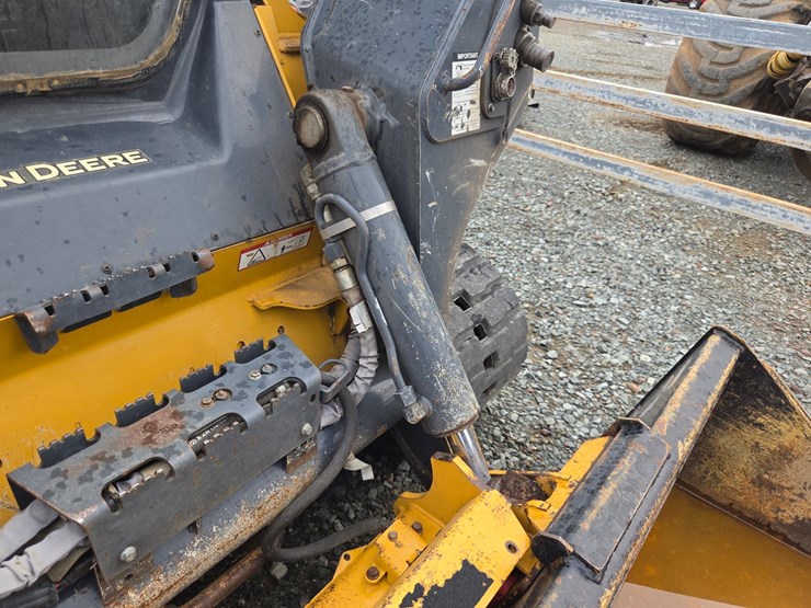 2020-deere-331g-image-15