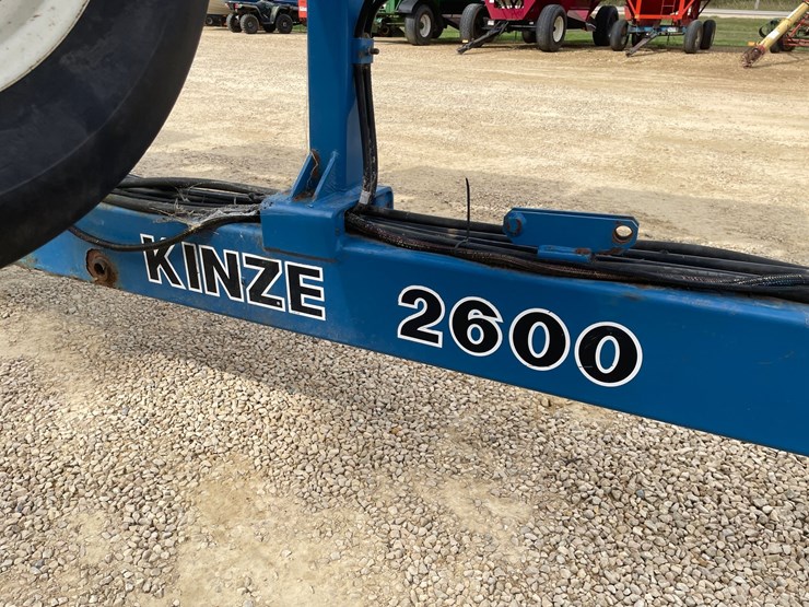 #1275-•-kinze-12'-corn-planter-image-7