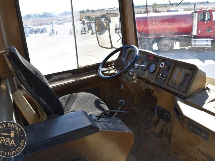 1994-caterpillar-d300d-image-41