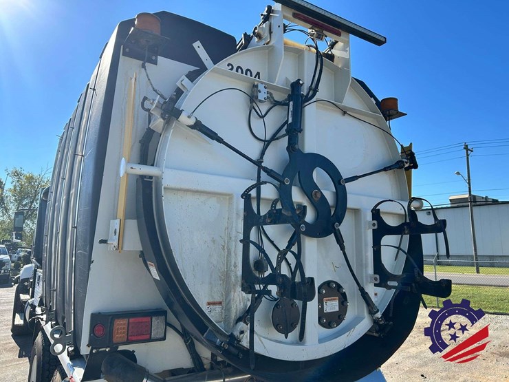 2019-freightliner-114sd-image-84