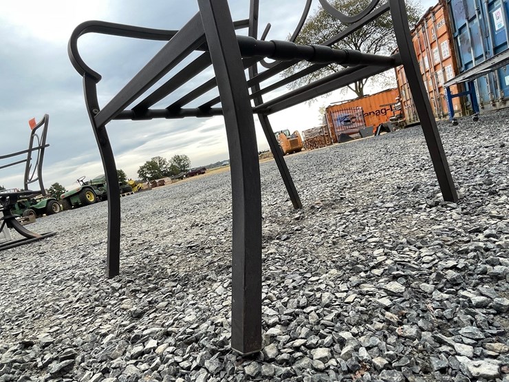 #3055-•-patio-table-and-chairs-image-31
