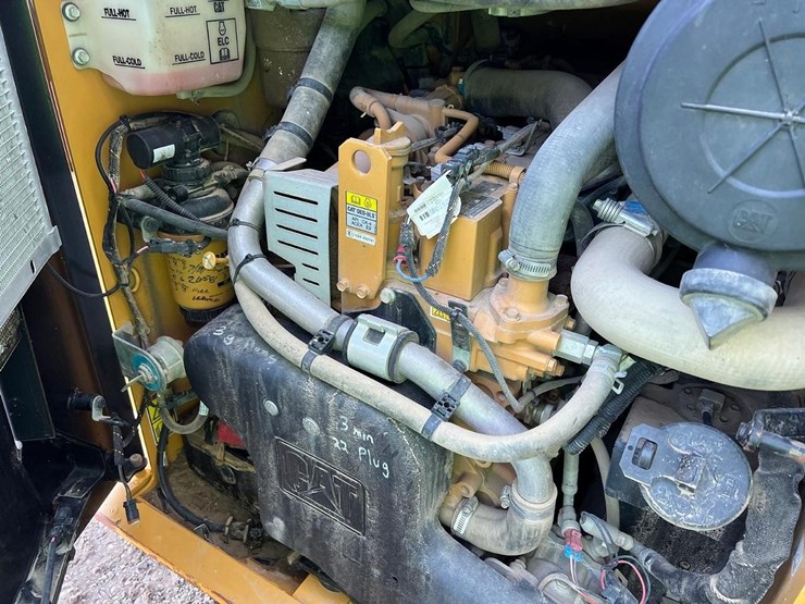 2020-caterpillar-259d3-image-7