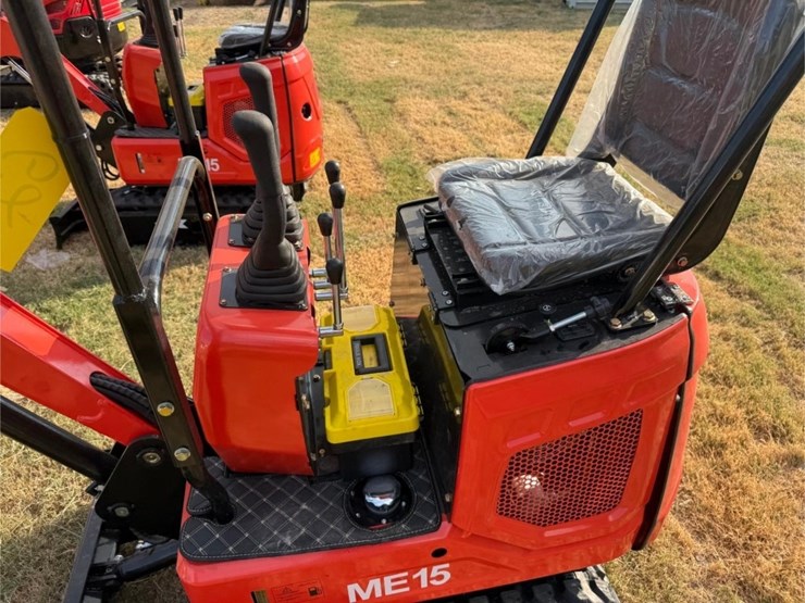 2026-me15-gas-mini-excavator-image-4