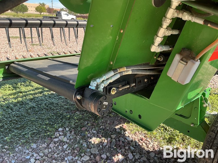 2021-john-deere-530d-image-18