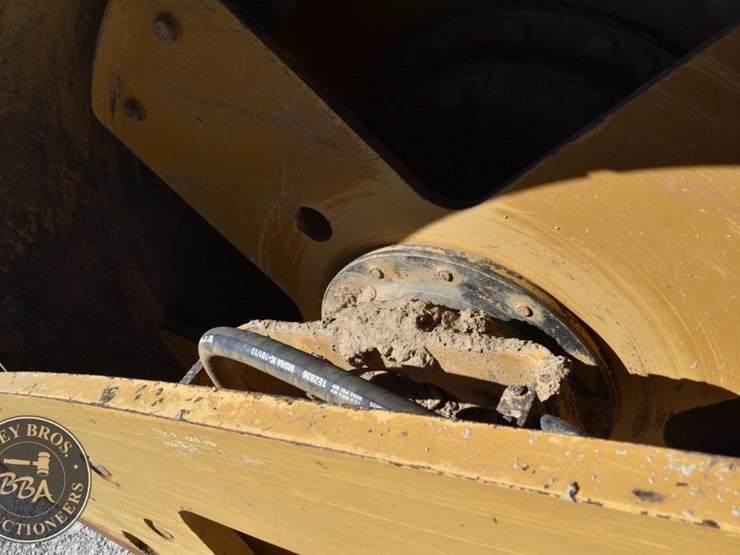 2009-caterpillar-cs56-image-30