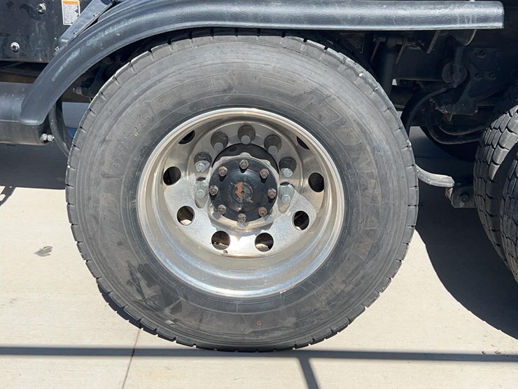 2018-peterbilt-579-image-47