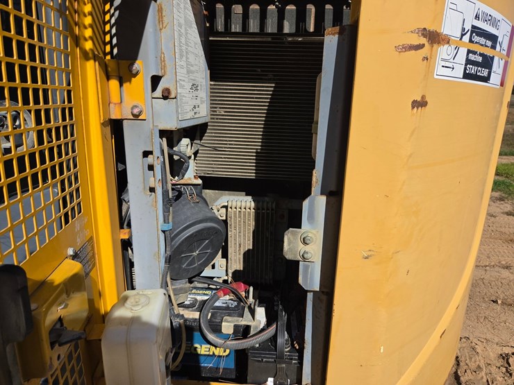 2011-deere-135d-image-34
