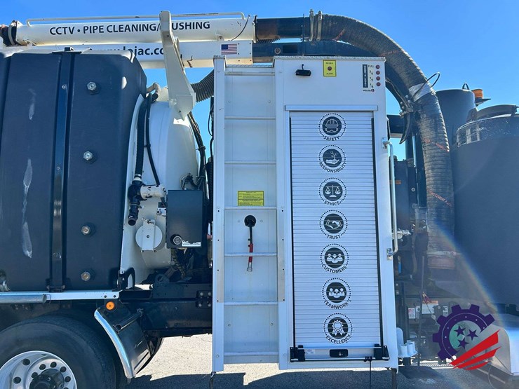 2020-peterbilt-567-image-71