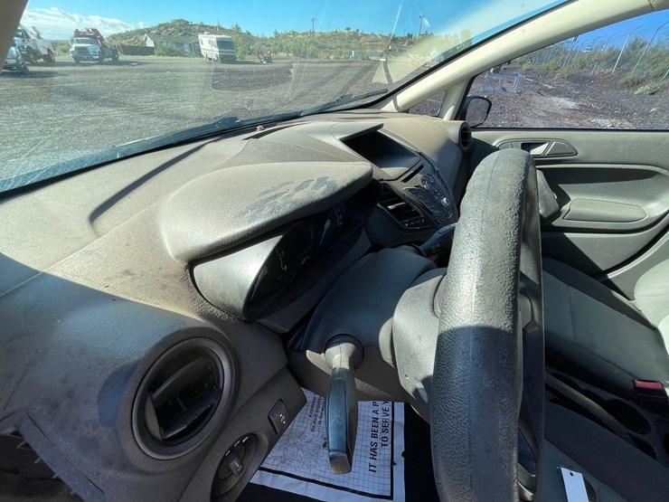 #2761-•-2016-ford-fiesta-passenger-car-(title-in-delay)-image-26