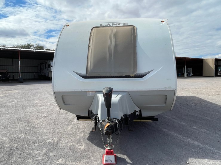 #2824-•-2022-lance-travel-trailer,-(has-new-mexico-title)-image-2
