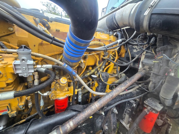 2000-peterbilt-379-image-22