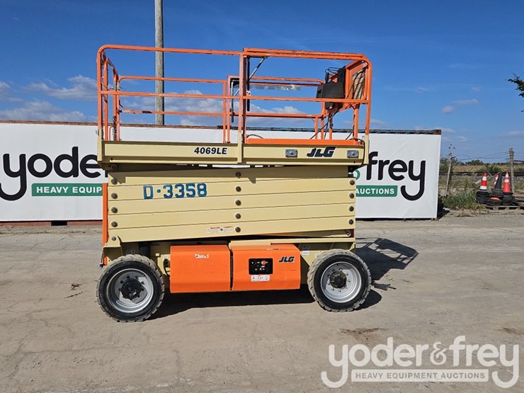2015-jlg-4069le-image-2