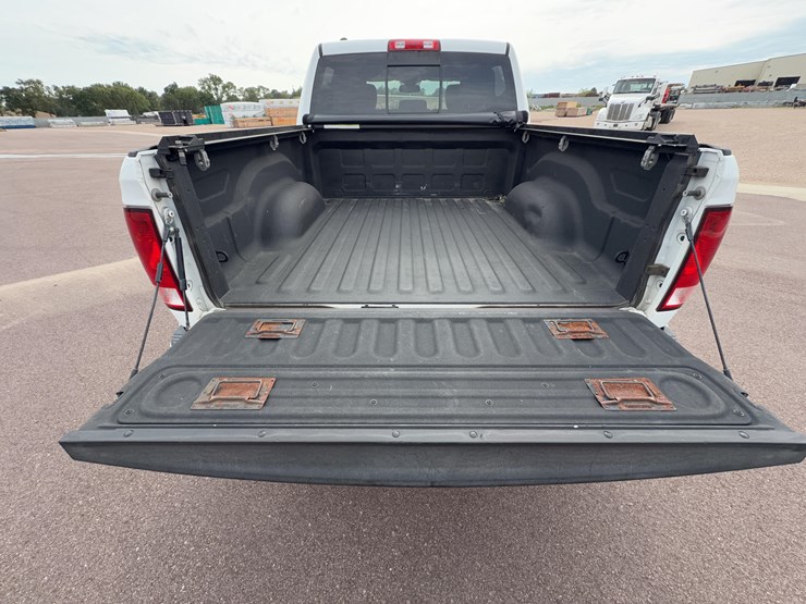 2014-dodge-1500-image-15