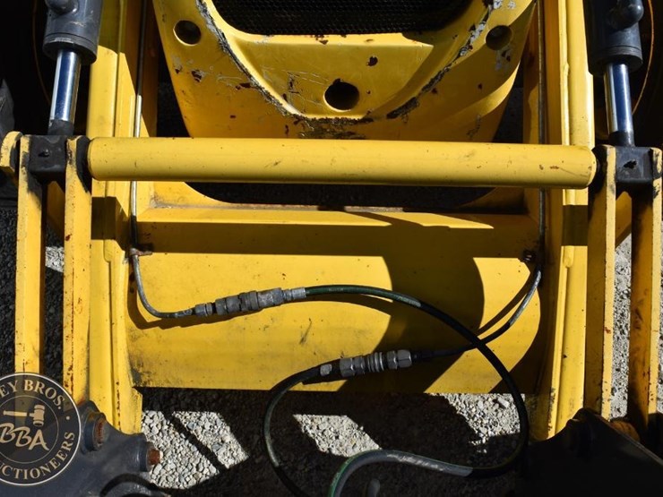 2013-new-holland-b110c-image-44