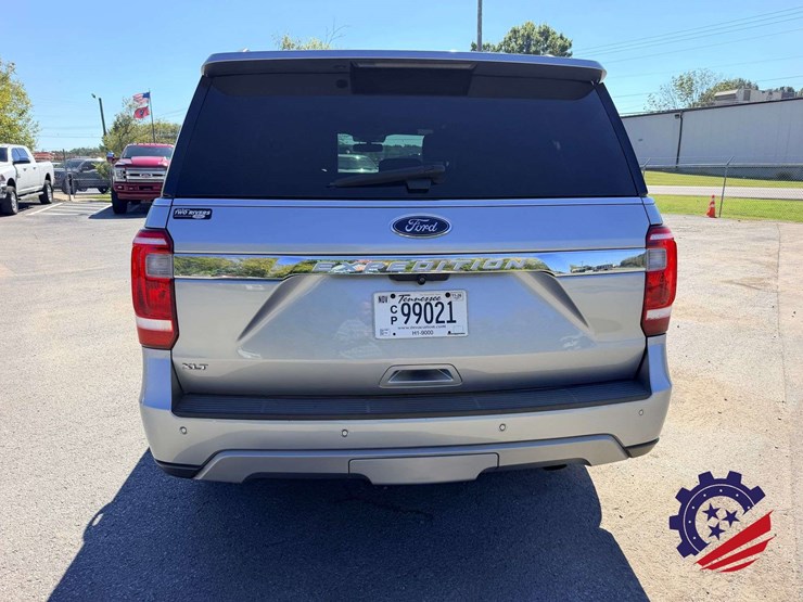 2021-ford-expedition-xlt-image-4