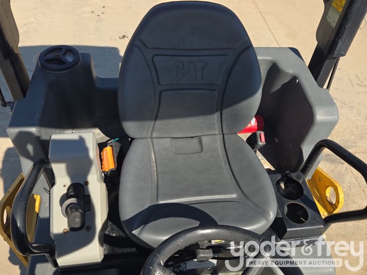 2021-caterpillar-cb34b-image-45