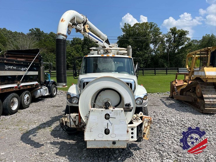 2009-international-sf637-t/a-hydrovac-truck-image-15