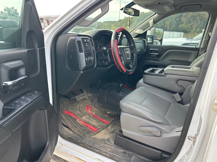 2018-gmc-3500-image-11
