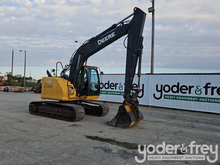 2016-deere-135g-image-7