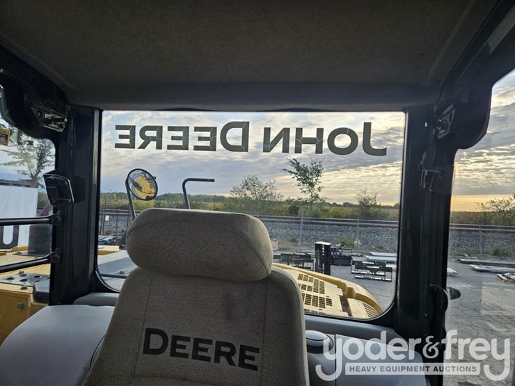 2016-deere-135g-image-42